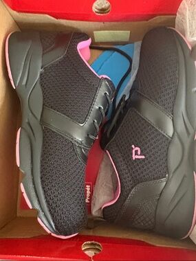 Women's Propet Black & Pink Comfort Walking Shoe